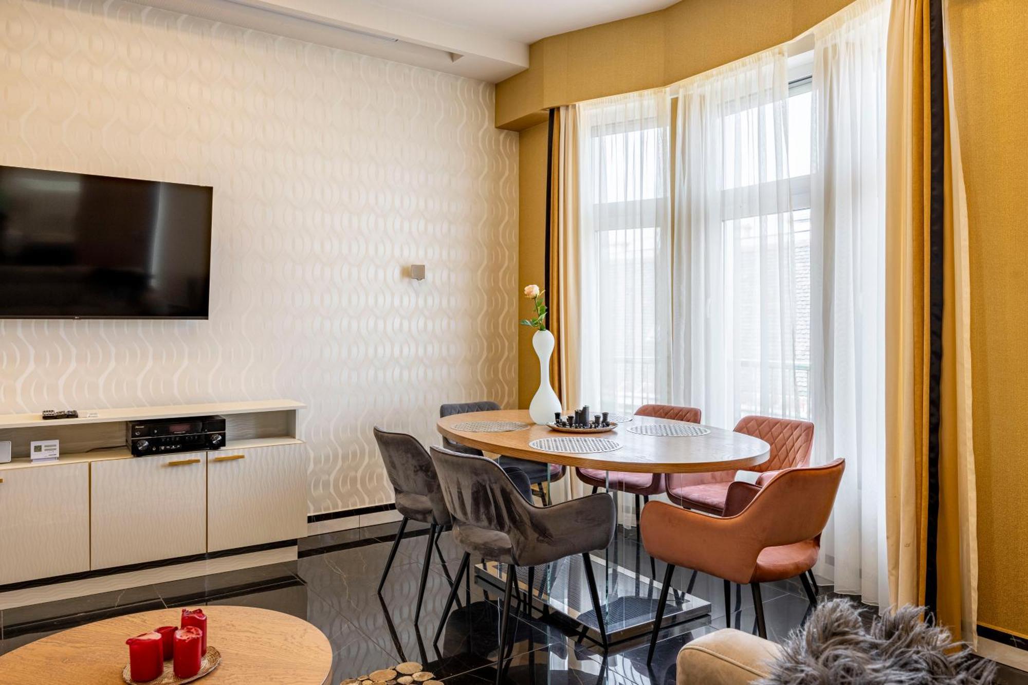 Luxury Royal Central Apartment By Prestige Homes Budapest Bagian luar foto