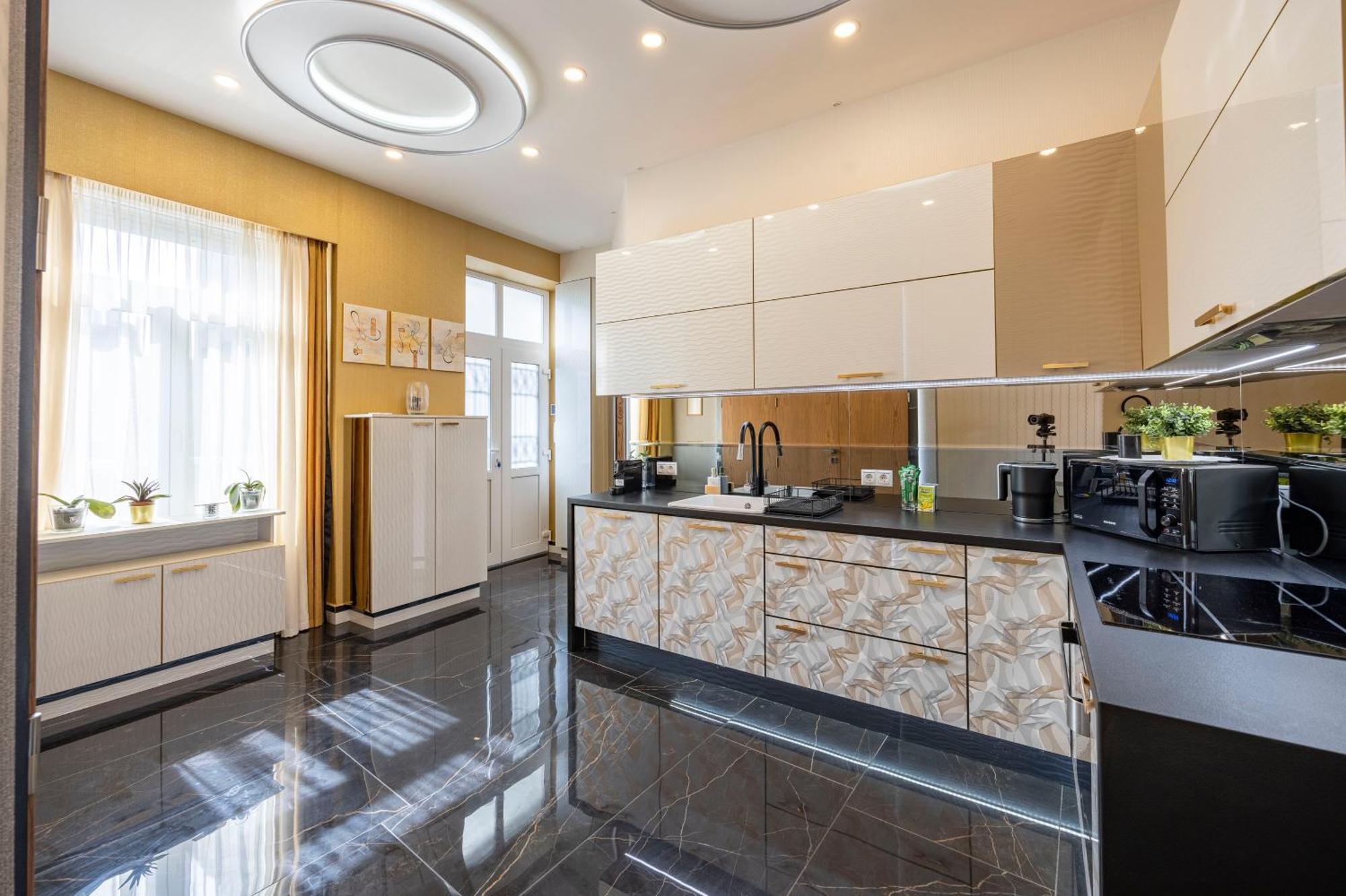 Luxury Royal Central Apartment By Prestige Homes Budapest Bagian luar foto